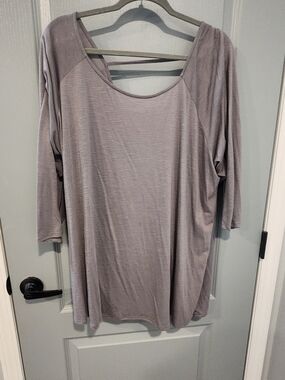 Women's Light Gray Scoop Neck 3/4 Sleeve Top